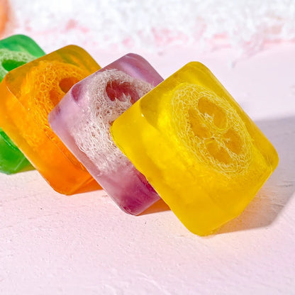 Savon naturel aux huiles essentiels et au loofah